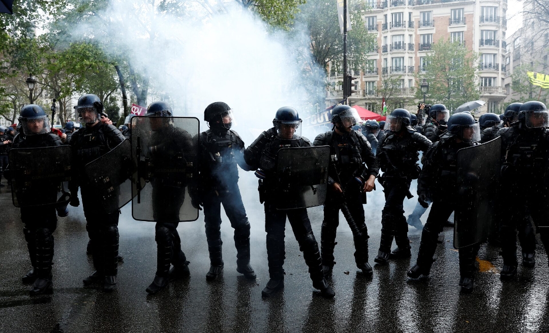 Fires Erupt Across France as Student Protests Force Hundreds of Schools to Close